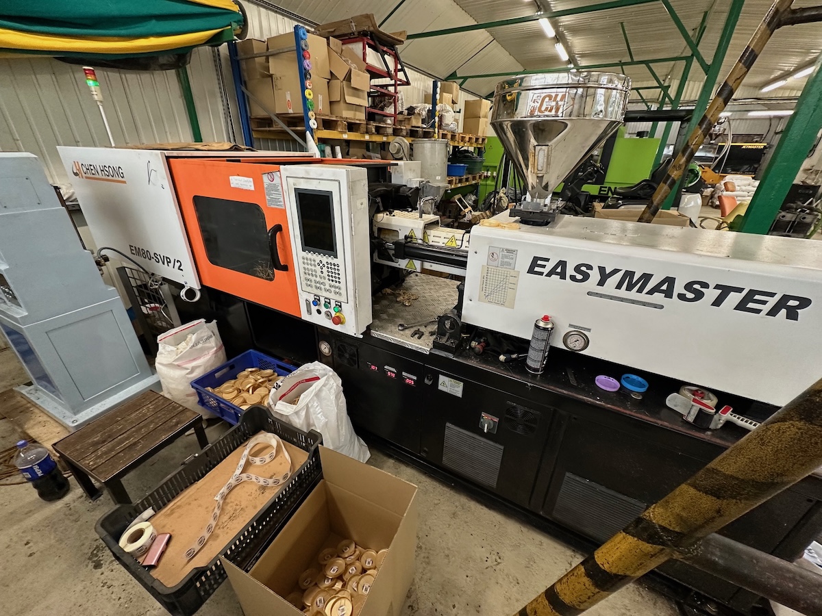 műanyag fröccsöntő gép