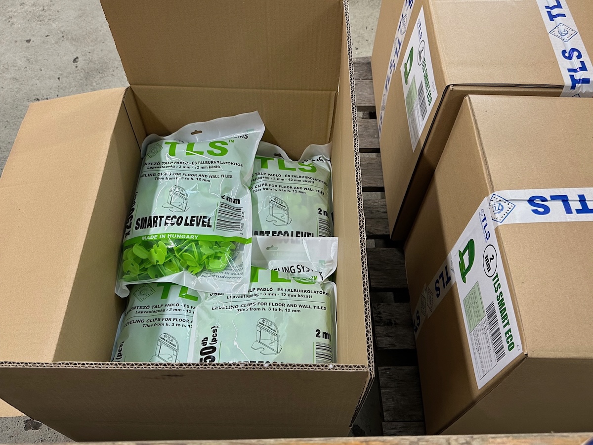 műanyagfröccsöntött lapszintező talp